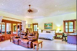 Los Naranjos 3: Impressive 4 BR traditional mansion