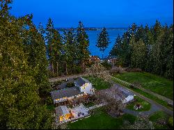 12671 Sunrise Dr NE, Bainbridge Island, WA 98110