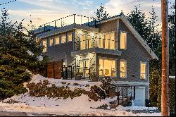 Maple Bay Contemporary Home