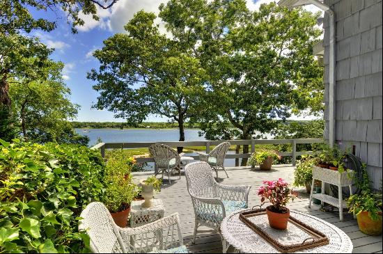 EAST HAMPTON WATERFRONT ELEGANCE