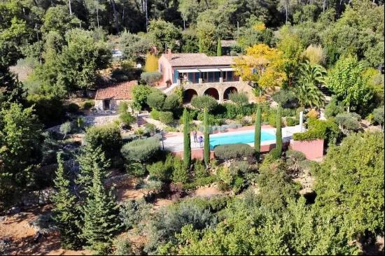 Exceptional villa with panoramic view in Lorgues