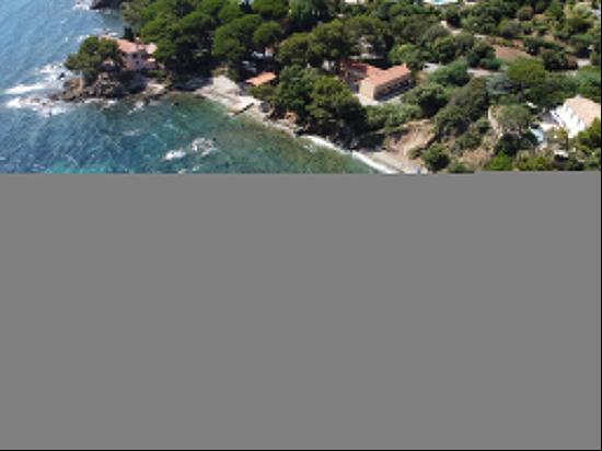 CLOSE TO THE CROIX VALMER BEACH: BUILDING LAND