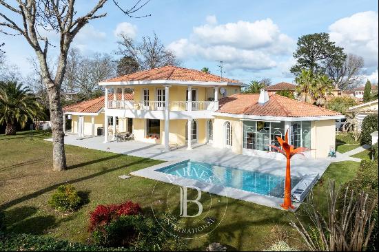 BIARRITZ, BEAUTIFUL HOUSE ON 1900 sqm LAND