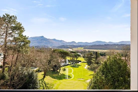 SAINT JEAN DE LUZ, 94 sqm APARTMENT WITH DOMINANT VIEW OF THE CHANTACO GOLF AND LA RHUNE