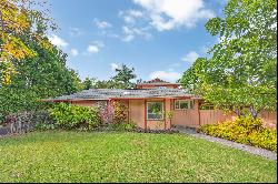 Sought after Maui Uplands - House and Cottage