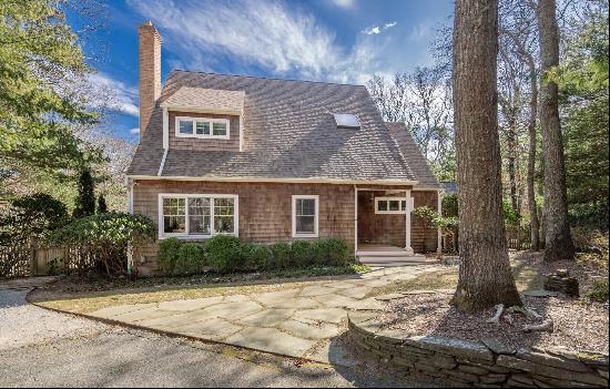 Cul-De-Sac Beauty in East Hampton Village Fringe