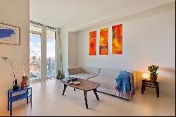 Bright and Stylish Apartment with Spacious Balcony and Stunning View over Wester