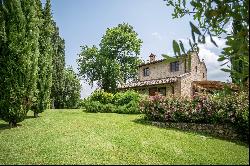 Stunning estate on top of a gentle hill