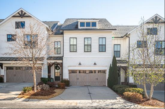 Stunning Townhome in Desirable Chelsea Walk in Alpharetta