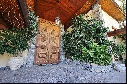 House with a pool and a garden designed by Burle Marx in Santa Helena Condominiu