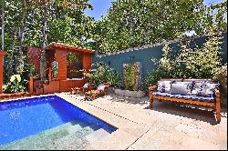 House with a pool and a garden designed by Burle Marx in Santa Helena Condominiu