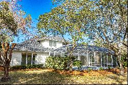 Updated Spacious Home With Screened Saltwater Pool In Gated Destin Community 