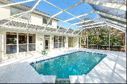 Updated Spacious Home With Screened Saltwater Pool In Gated Destin Community 