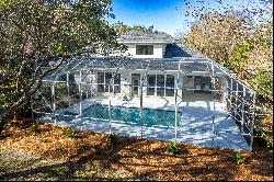 Updated Spacious Home With Screened Saltwater Pool In Gated Destin Community 