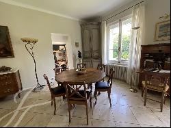 Town house for sale in downtown Aix-en-Provence with swimming pool, summer kitchen and qui