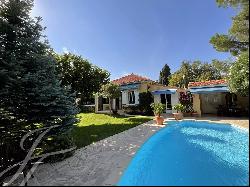 Town house for sale in downtown Aix-en-Provence with swimming pool, summer kitchen and qui