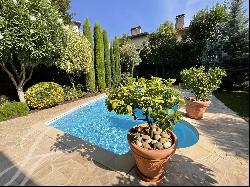 Town house for sale in downtown Aix-en-Provence with swimming pool, summer kitchen and qui