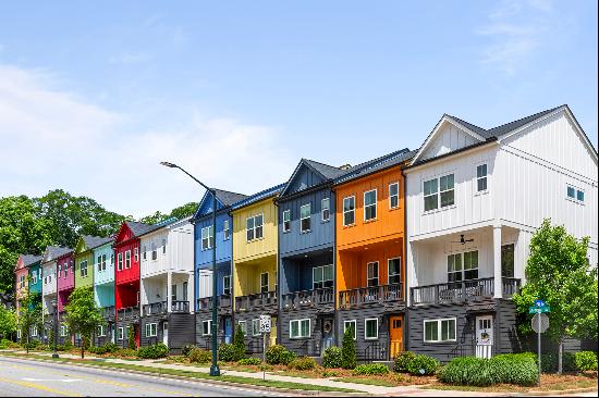 Immaculate, Charming and Rare Townhome in Popular Neighborhood