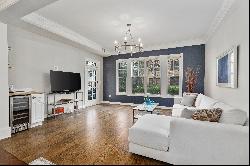 Brownstone Feel In Fantastic Midtown Condo