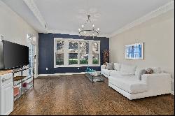 Brownstone Feel In Fantastic Midtown Condo