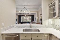 Brownstone Feel In Fantastic Midtown Condo