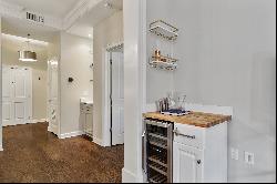 Brownstone Feel In Fantastic Midtown Condo