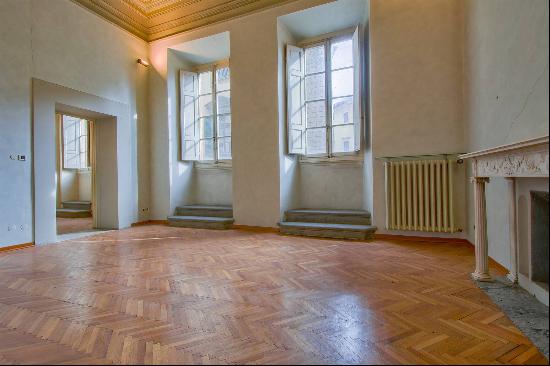 Prestigious flat in the historic centre