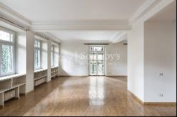 Elegant apartment with garden in Parioli