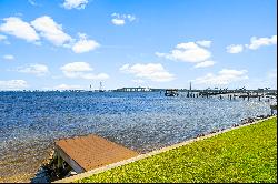 Updated Townhome With Water Views And Private Boat Slip