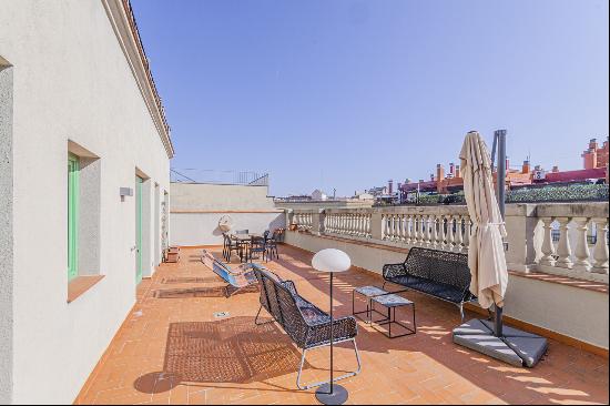 Beautiful renovated penthouse with 70sqm of Terrace in Dreta de l'Eixample