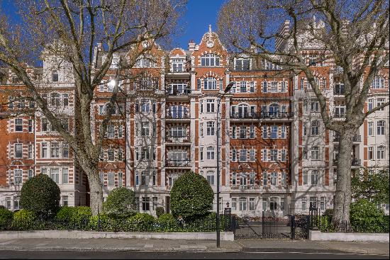 An impressive apartment in an iconic St John’s Wood mansion block