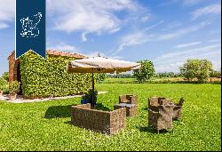 Wonderful villa for sale among Tuscan hills