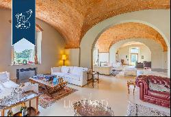 Wonderful villa for sale among Tuscan hills