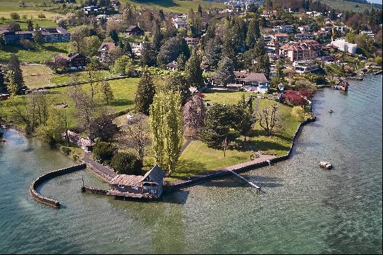 Estate with parkland, summer pavilions, boat and bath house