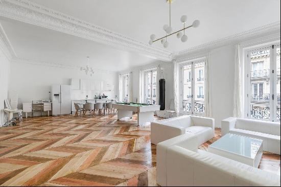 Paris 9th District - A bright 3-bed apartment