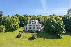 Exceptional totally restored Neo-Gothic castle - MH listed - at the gates of Le Mans on 1