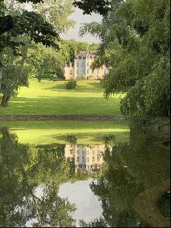 Exceptional totally restored Neo-Gothic castle - MH listed - at the gates of Le Mans on 1