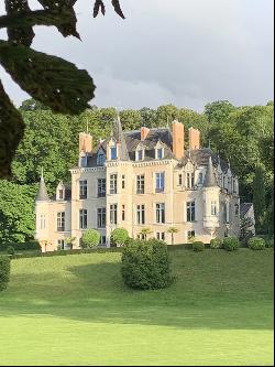 Exceptional totally restored Neo-Gothic castle - MH listed - at the gates of Le Mans on 1