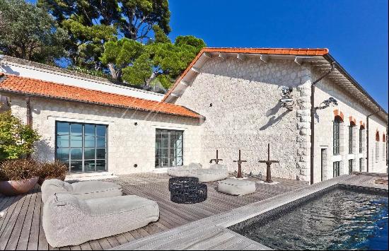 Villefranche-sur-Mer - Contemporary Villa with Panoramic Sea Views