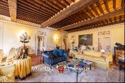 LUXURY APARTMENT WITH TERRACE FOR SALE IN PIETRASANTA, VERSILIA