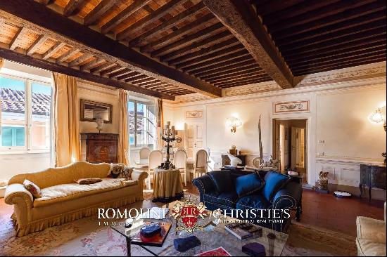 LUXURY APARTMENT WITH TERRACE FOR SALE IN PIETRASANTA, VERSILIA