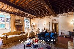 LUXURY APARTMENT WITH TERRACE FOR SALE IN PIETRASANTA, VERSILIA