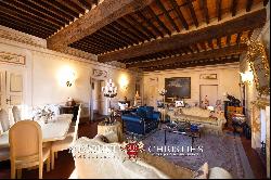 LUXURY APARTMENT WITH TERRACE FOR SALE IN PIETRASANTA, VERSILIA