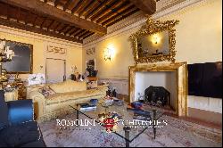 LUXURY APARTMENT WITH TERRACE FOR SALE IN PIETRASANTA, VERSILIA