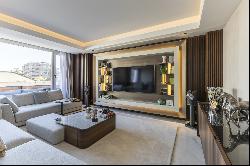 Luxury 414 m² Property in Prime Location on the Castellana