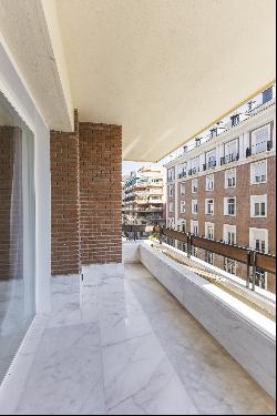 Luxury 414 m² Property in Prime Location on the Castellana