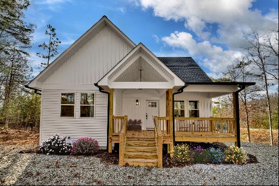 Mountain Cottage Offering the Perfect Blend of Comfort and Opportunity