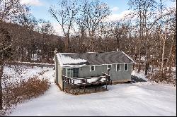 Updated Raised ranch in Desirable Candlewood Lake Community