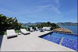 House with panoramic sea views and full leisure in an exclusive condominium