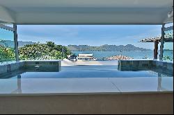 House with panoramic sea views and full leisure in an exclusive condominium